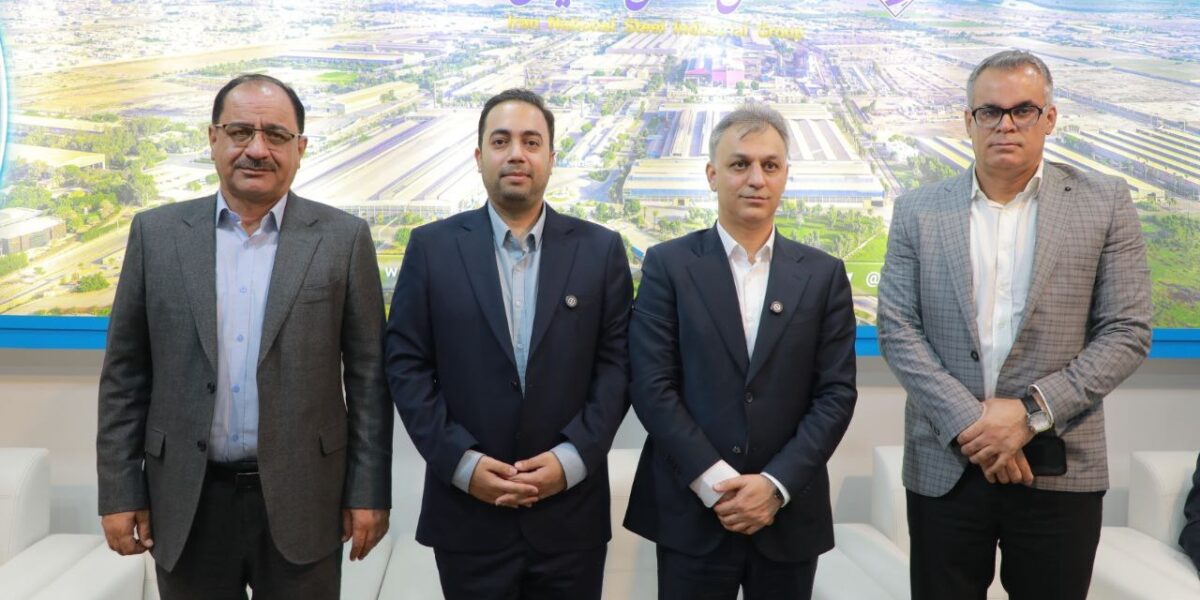بازدید نایب رئیس و عضو کمیسیون صنایع و معادن مجلس شورای اسلامی از غرفه گروه ملی صنعتی فولاد ایران