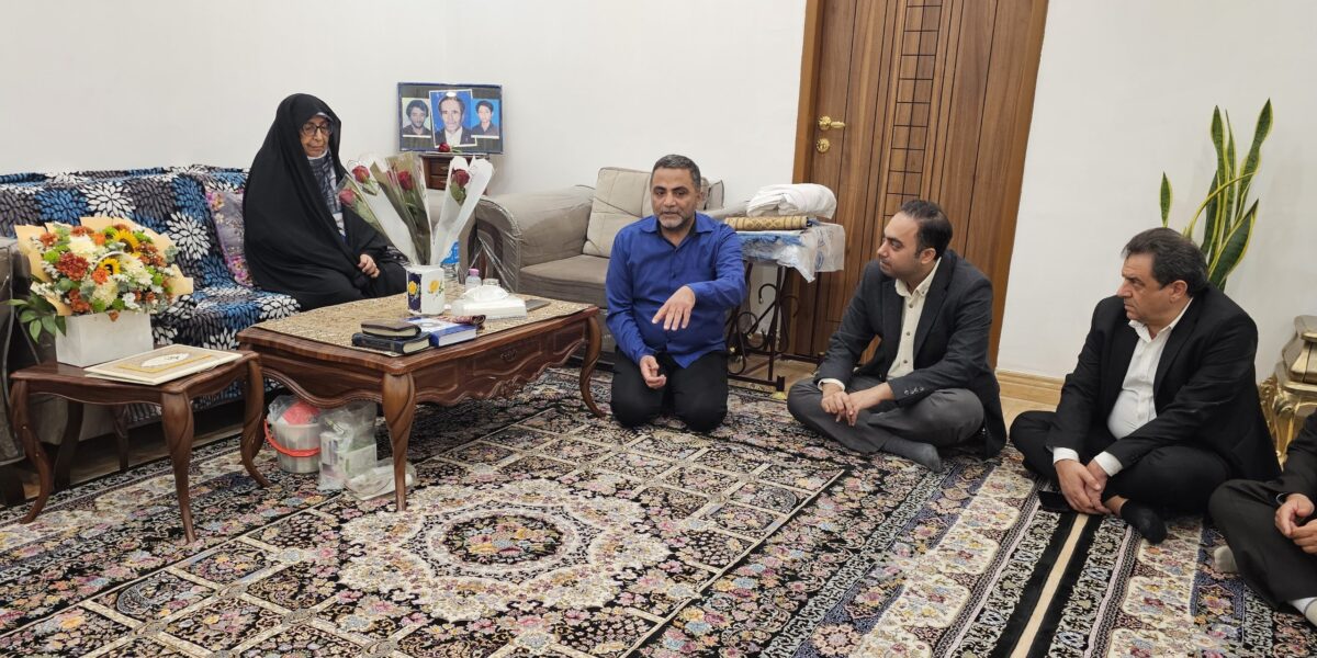 دیدار مدیرعامل گروه ملی صنعتی فولاد ایران با خانواده گرانقدر شهید ولی زاده